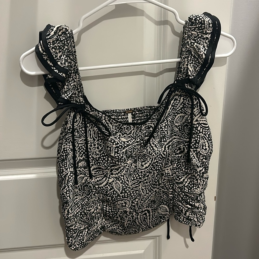 Free People Crop Top Size Small Black & Cream Ruffled Shoulder Top
